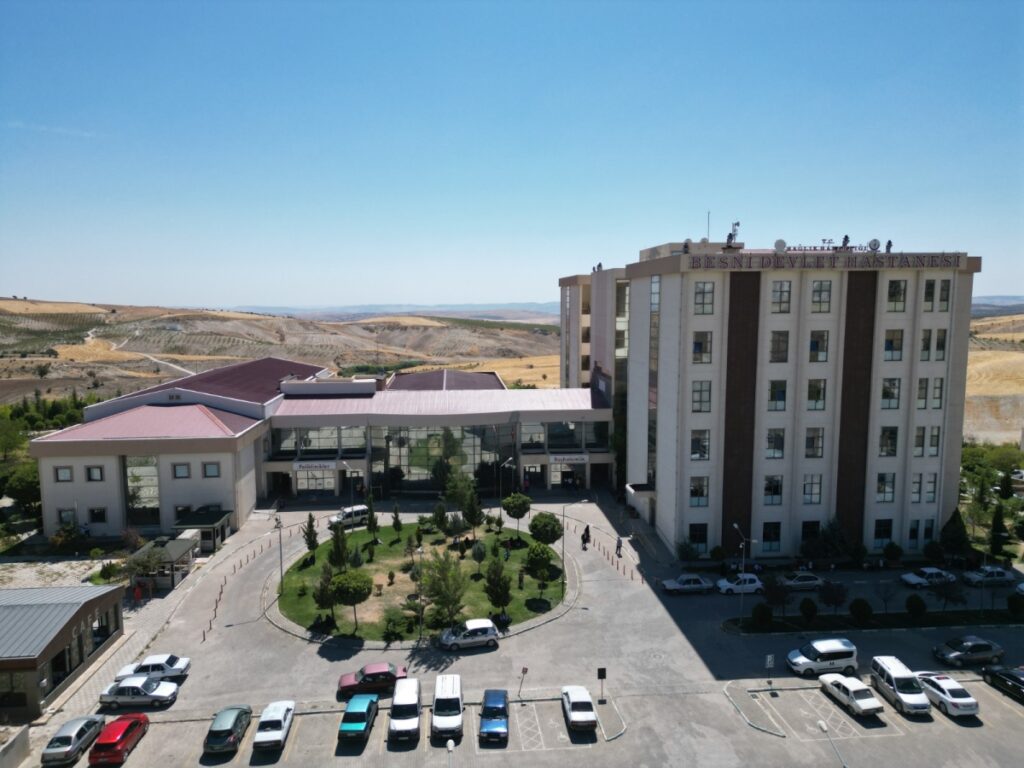 Besni Devlet Hastanesi’nde Ek Hizmet Binası Yapılıyor