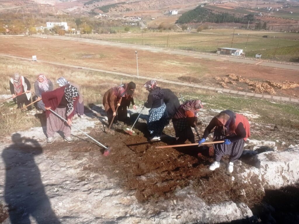 Perre Antik Kent’teki Kazılara Kadın Eli Değdi