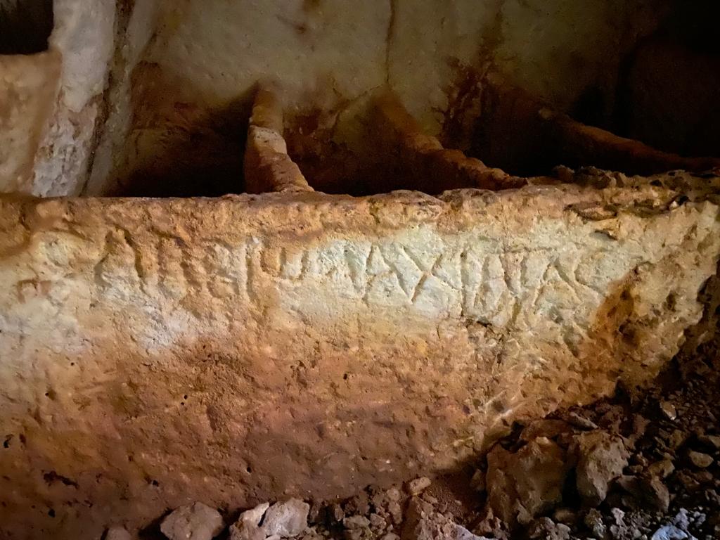 Adıyaman’da 1800 yıllık 17 oda mezarı bulundu
