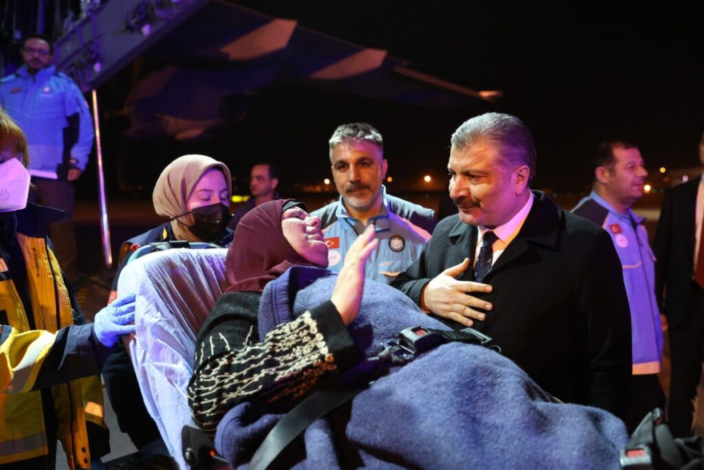 Bakan Koca: Gazze’den 114 hasta getirildi İki hastamızı maalesef kaybettik