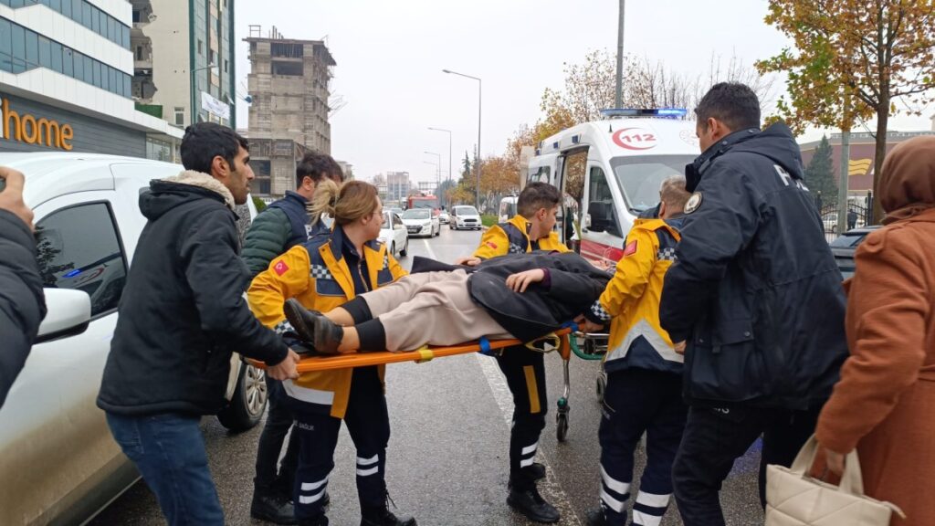 Adıyaman’da 3 aracın karıştığı zincirleme kazada 1 kişi yaralandı 