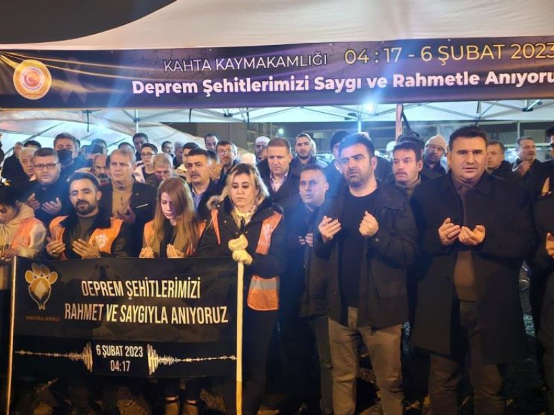 Kahta’da 38 kişinin öldüğü binanın enkaz yerinde anma töreni