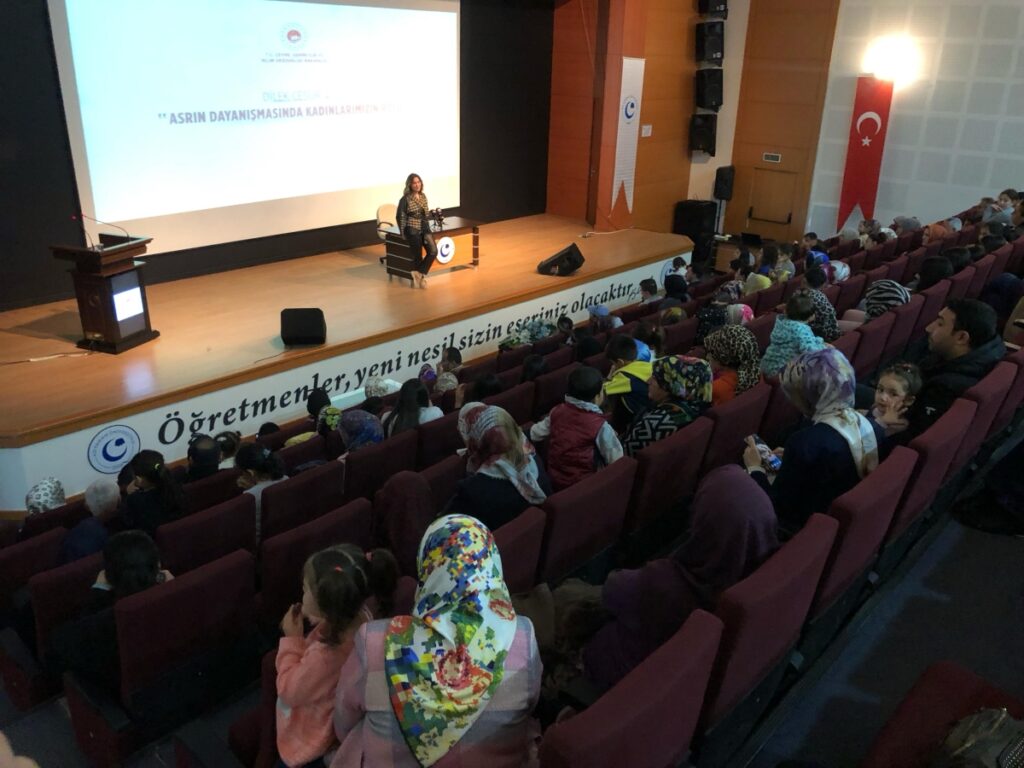 ADYÜ’de kadınların dayanışma rolüne odaklanan konferans büyük ilgi gördü