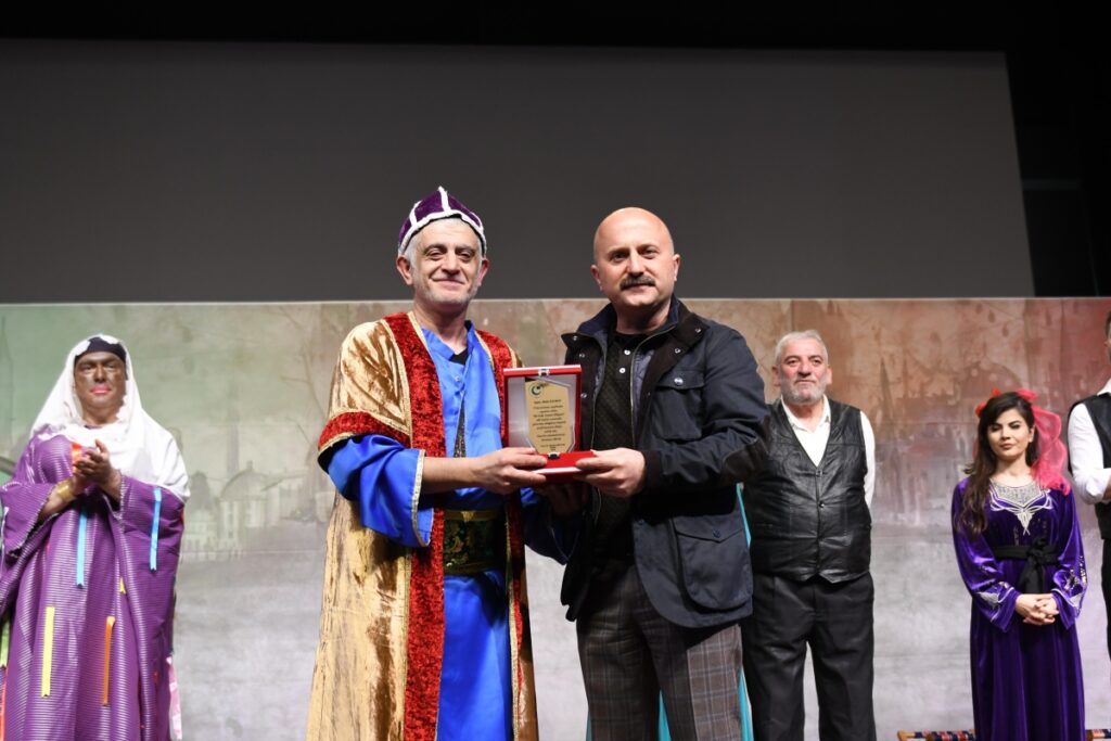 ADYÜ’de Çiğdem Tunç Tiyatrosu’ndan muhteşem performans