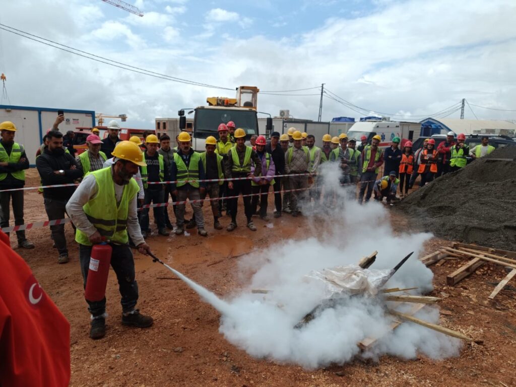 Afet konutları şantiye çalışanlarına, Afet ve Acil Durum eğitimi verildi