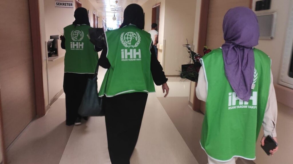 İHH yetim biriminden anlamlı ziyaret