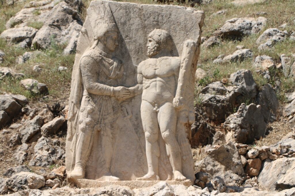 Arsemia Antik Kenti’nde yapılan kazılarla tarih aydınlatılıyor  – Videolu Haber