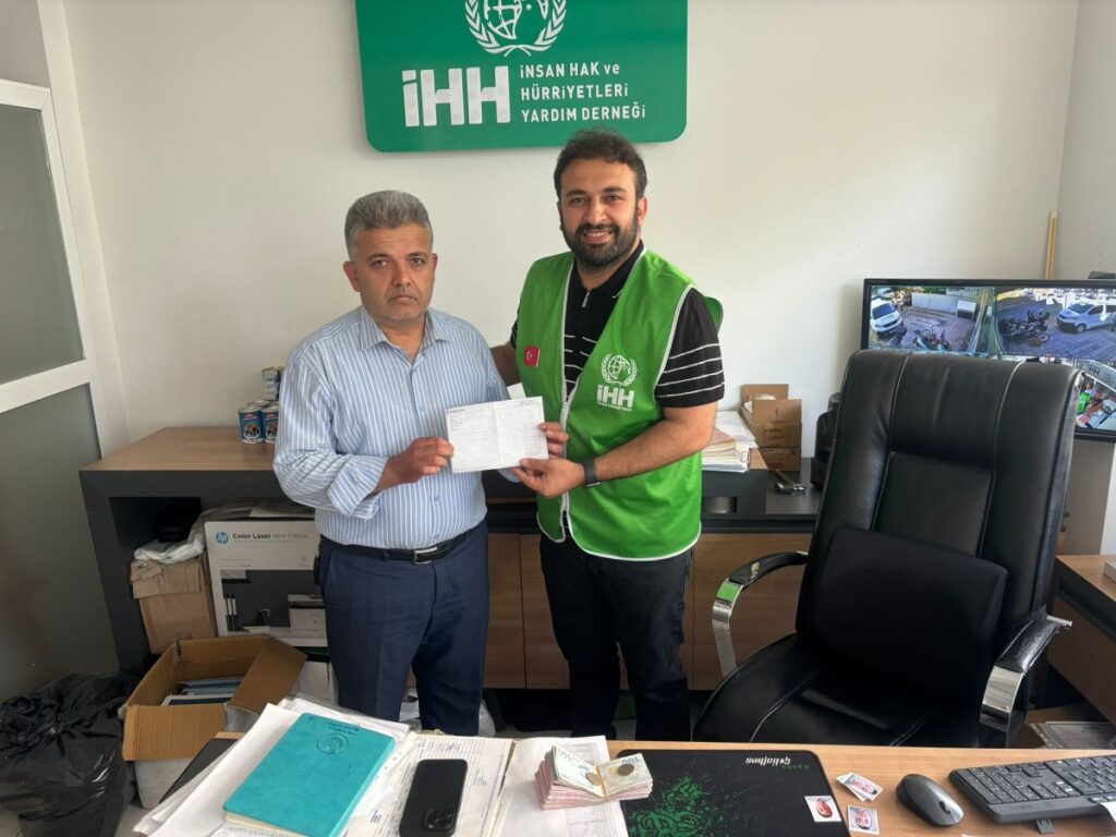 Adıyaman Bahçelievler Mahallesi Muhtarı Nezif Özavcı’dan örnek davranış
