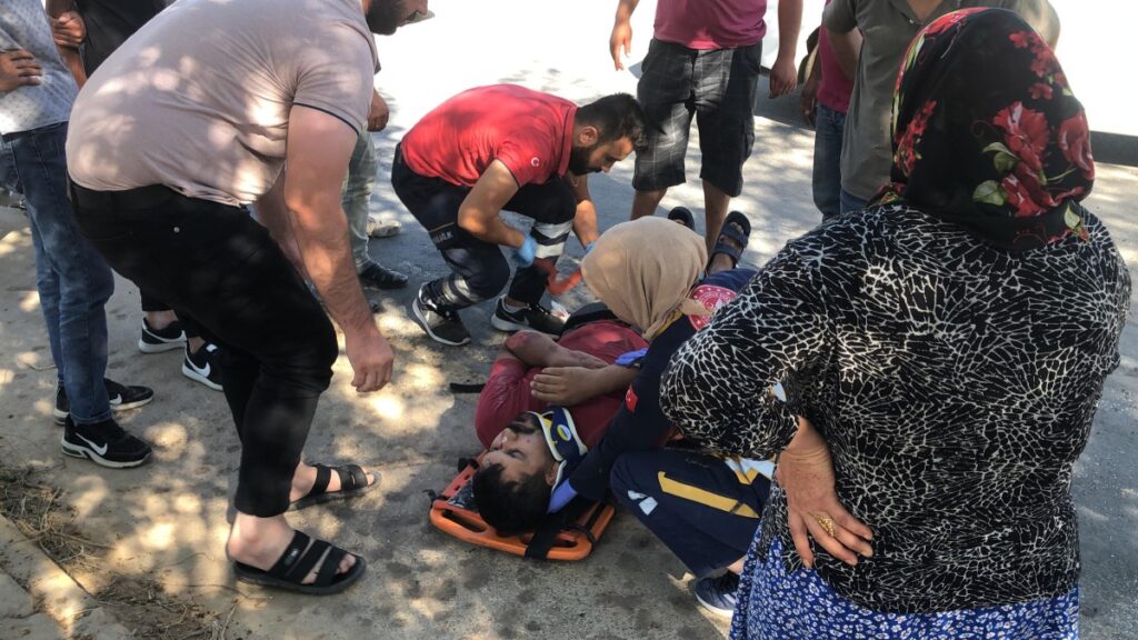Devrilen motosiklet sürücüsü yaralandı