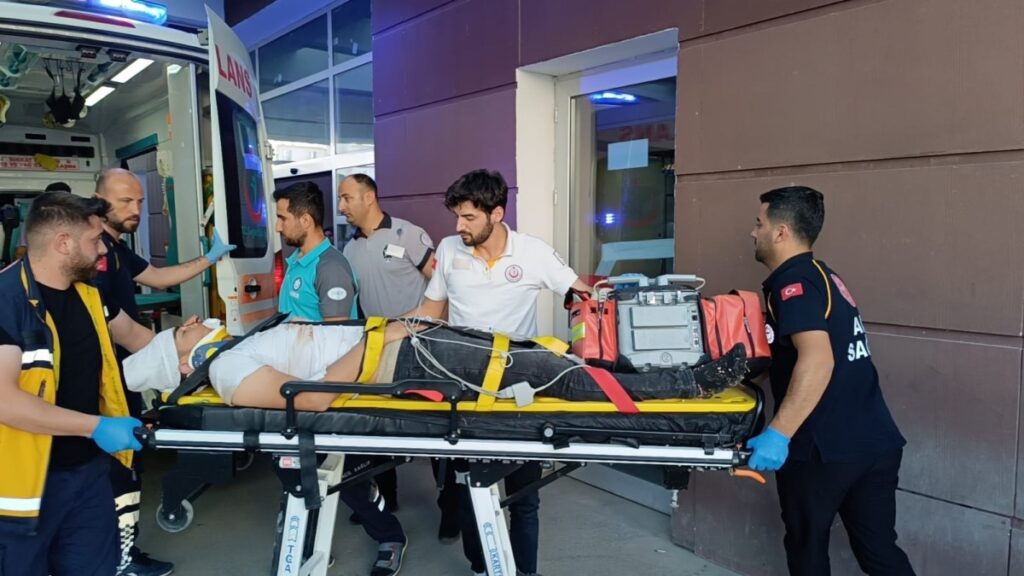 Direksiyon hâkimiyetini kaybeden sürücü tarlaya uçtu: 5 yaralı