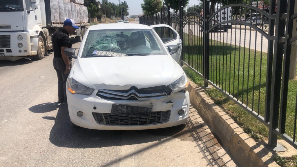 Otomobil Ticari araca çarptı: 2 yaralı  – Videolu Haber