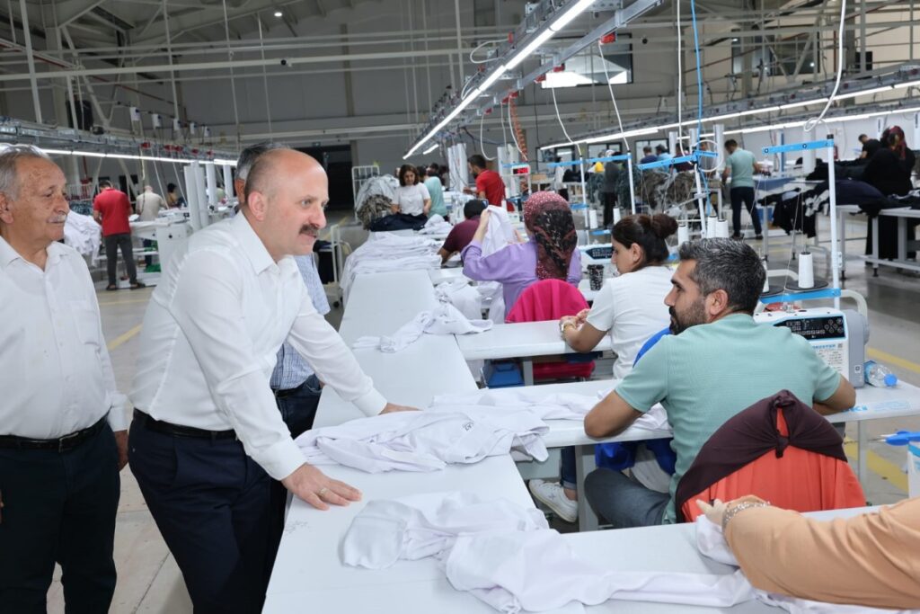 Adıyaman OSB’de Vali Dr. Osman Varol’dan Ekspres Tekstil ve Gürteks Tekstil’e ziyaret