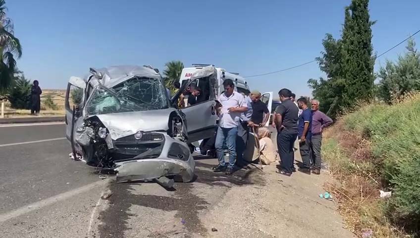Adıyaman’da devrilen hafif ticari araçtaki 3 kişi yaralandı