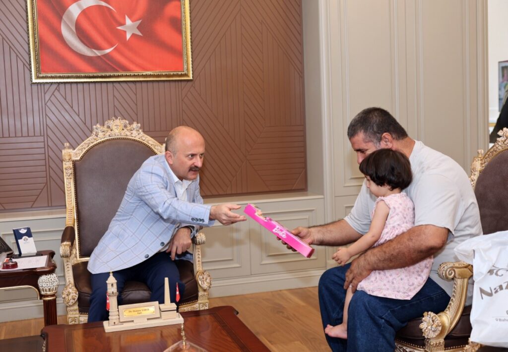 ‘Halk Günü’ ile vatandaş sorunlarını ilk elden iletiyor