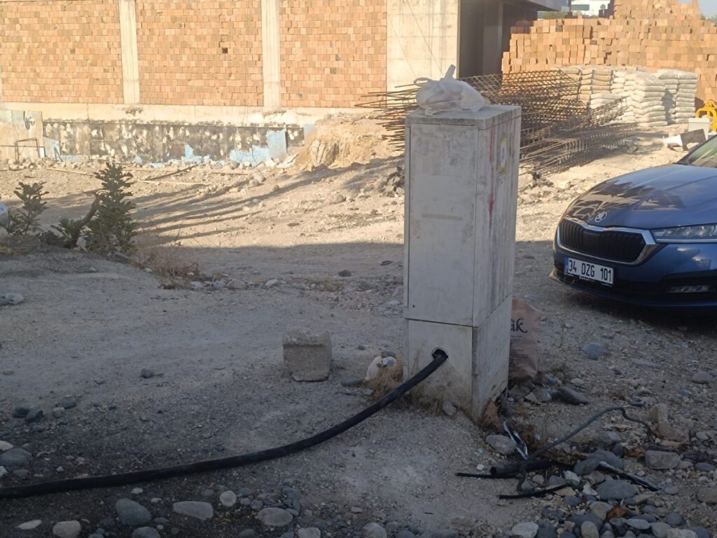 Adıyaman’da elektrik altyapısı krizi: Esnaf can güvenliği için endişeli
