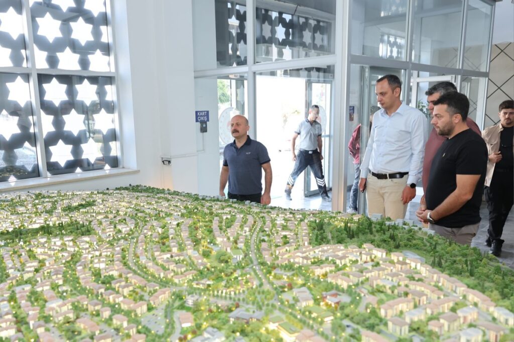 Adıyaman’da orta hasarlı yapılan masaya yatırıldı