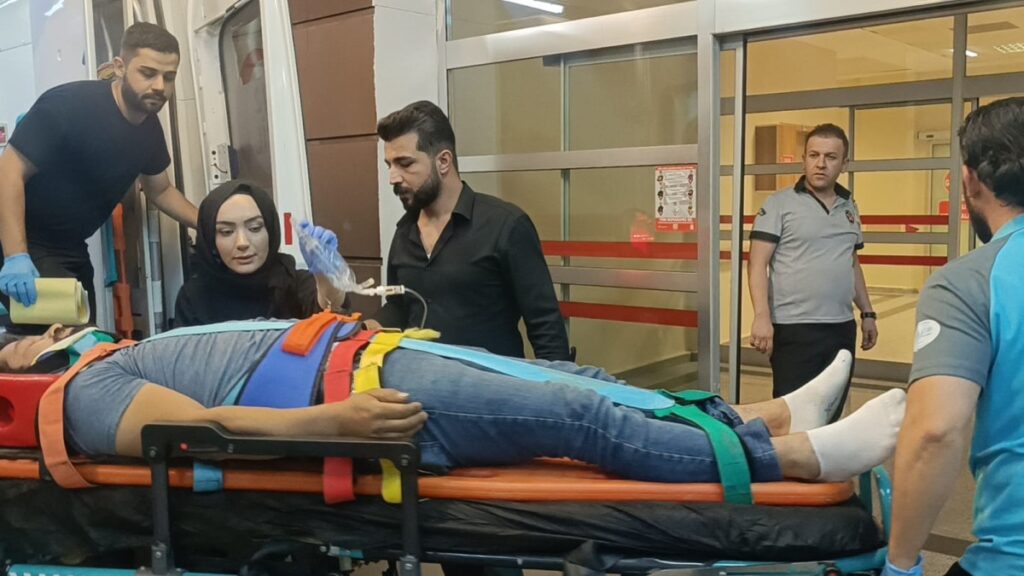 Atatürk Bulvarı’nda iki otomobil çarpıştı: 5 yaralı