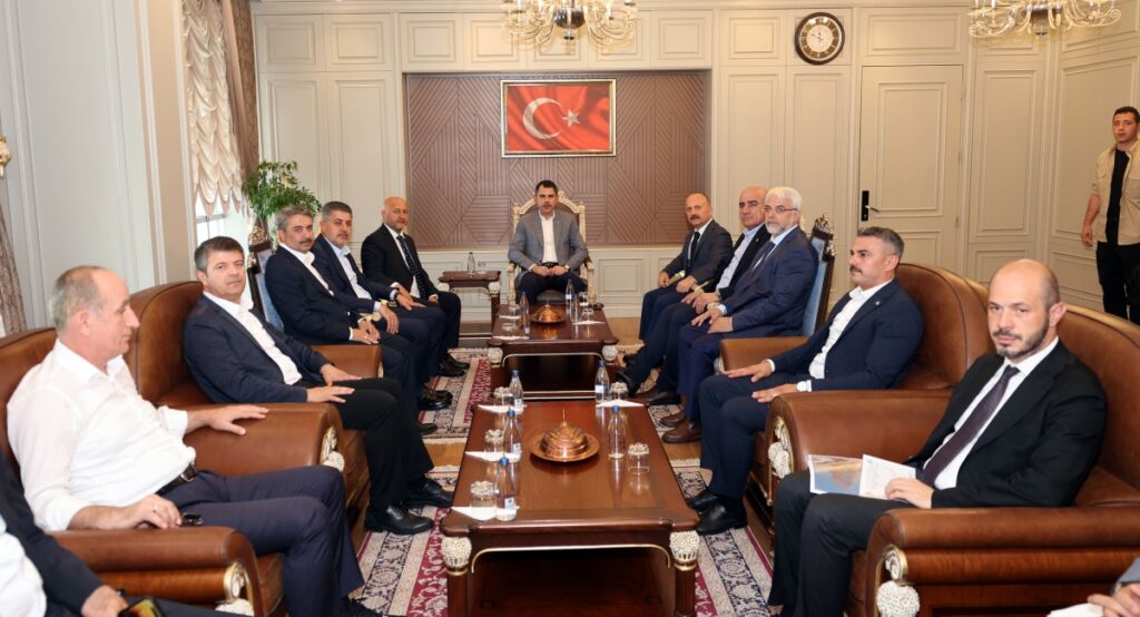 Bakan Kurum Adıyaman’da: Deprem sonrası iyileştirme çalışmaları masaya yatırıldı