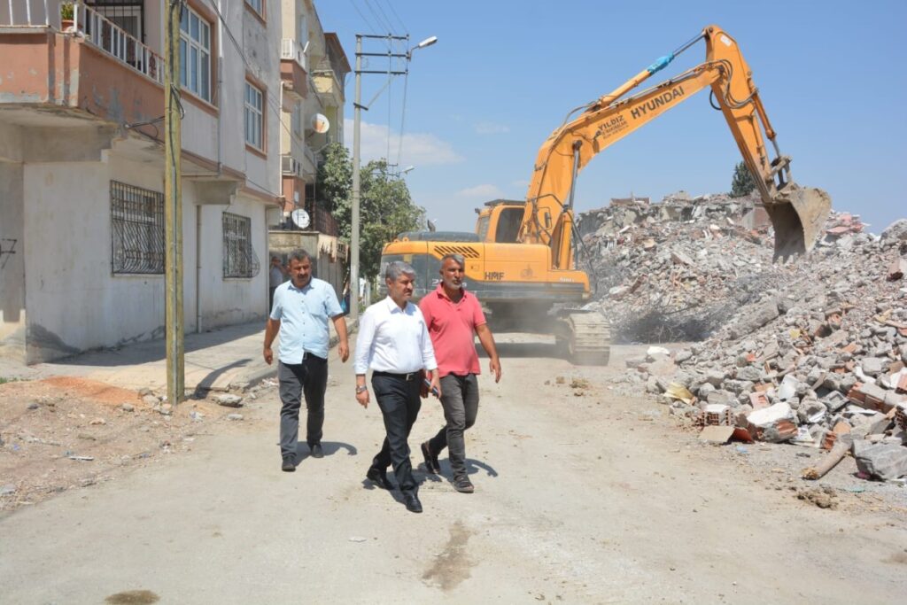 Besni Belediyesi kentsel dönüşüm alanında inceleme yaptı