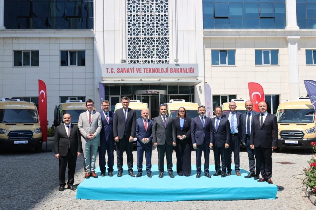 Kommagene Ring programı elektrikli minibüsleri merasimle teslim aldı