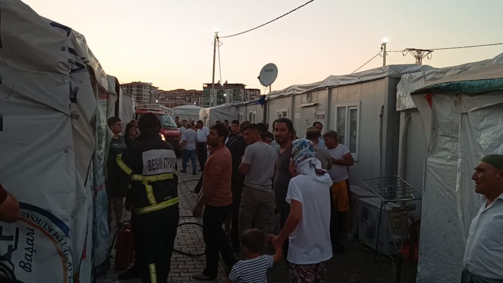 Konteyner kentte çıkan yangın paniğe neden oldu