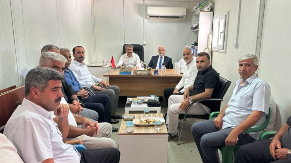 Köy muhtarları, AK Parti heyetine beklentilerini aktardı