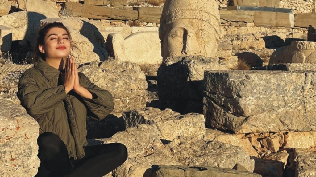 Nemrut Dağı’nda meditasyon ile güneşin doğuşunu izlediler