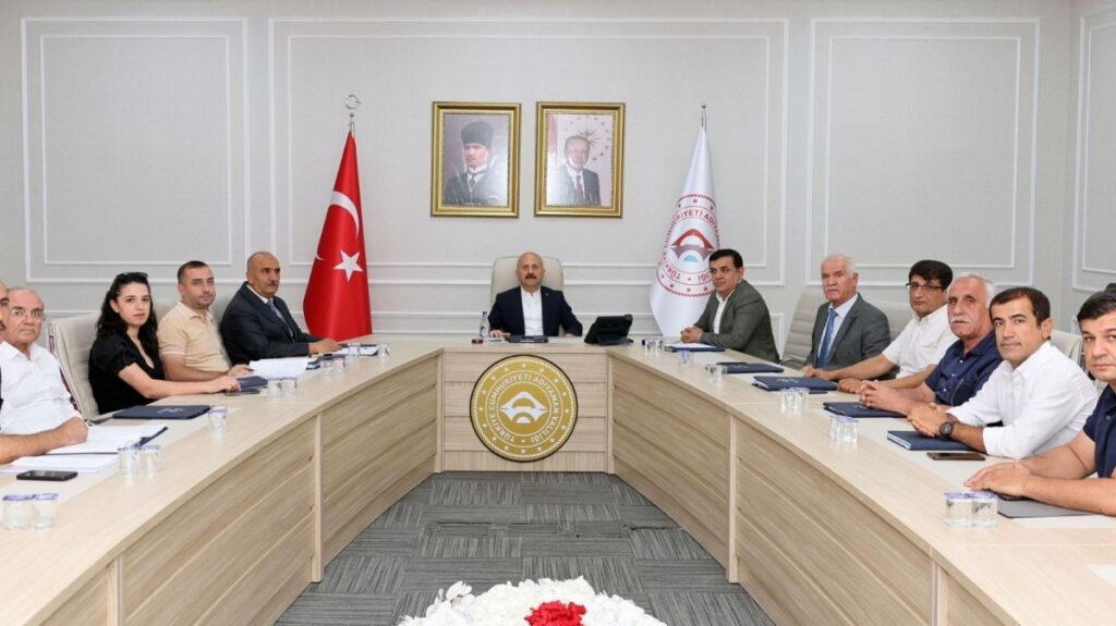 Vali Varol başkanlığında İl Özel idaresi değerlendirme toplantısı yapıldı