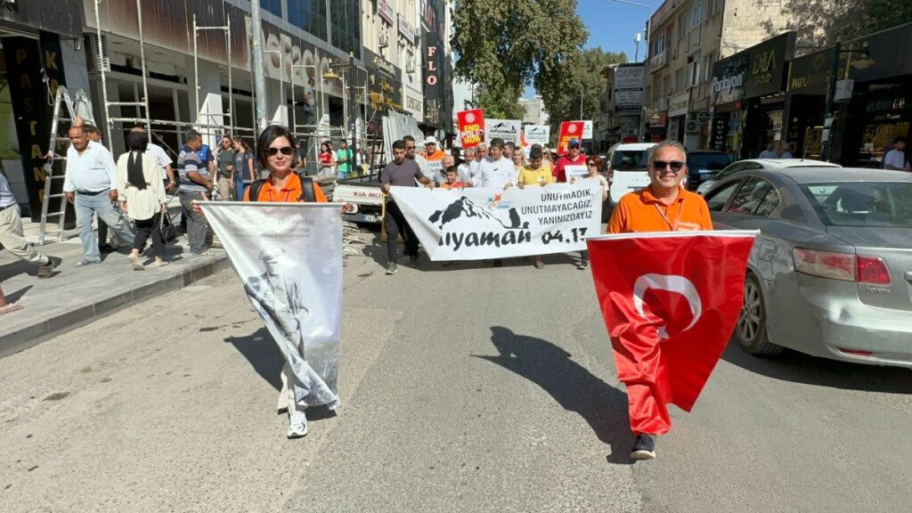 Çocuk felcine son: Engelliler Adıyaman’ı unutmadık, unutmayacağız diyerek yürüdü