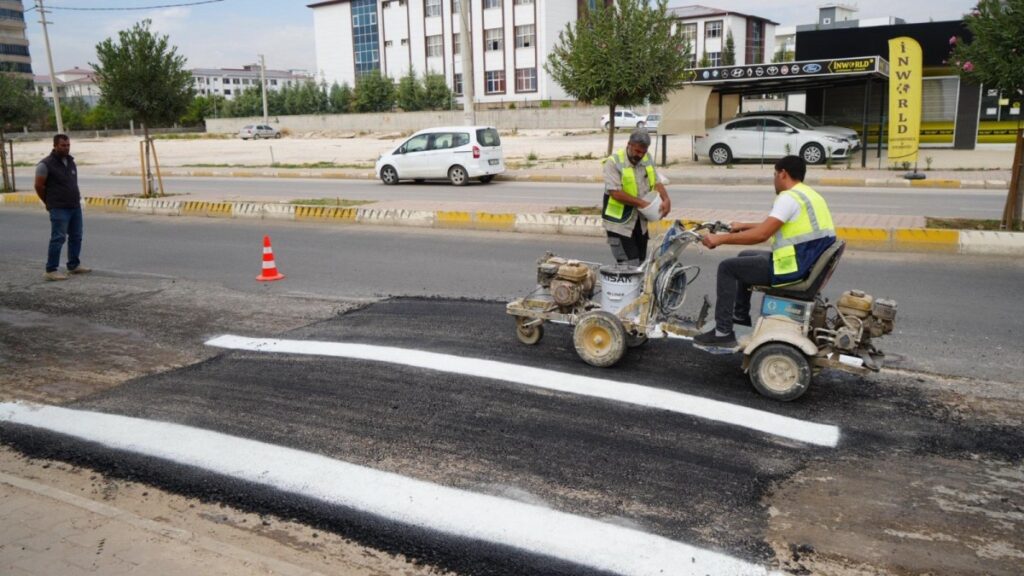 Adıyaman Belediyesi’nden okul önlerinde trafik güvenliği çalışmaları