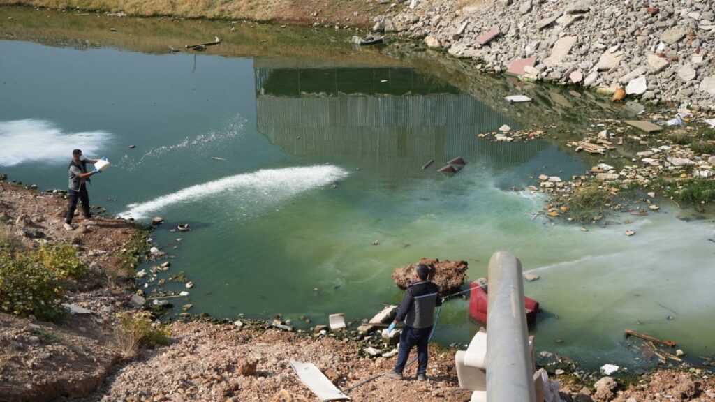 Adıyaman Belediyesi’nden yağışlar öncesi larva ilaçlama seferberliği
