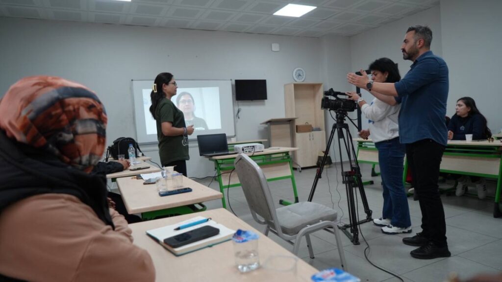 Adıyaman Belediyesi’nin ‘04.17 Belgesel Film Atölyesi’nde kamera eğitimleri başladı