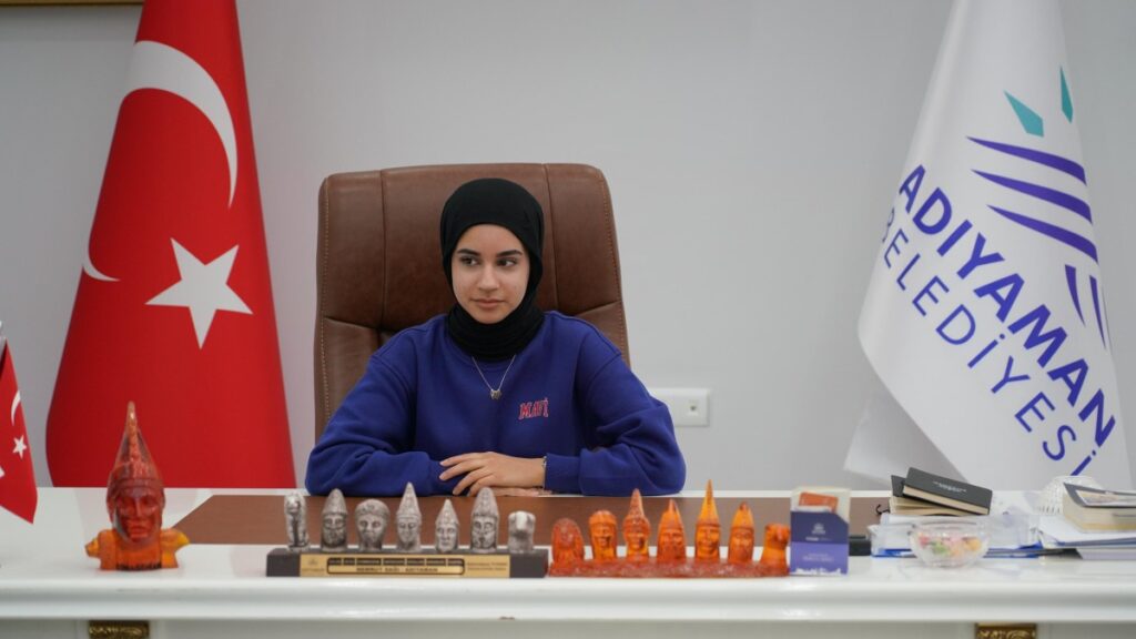 Adıyaman LGS birincisi Zeynep Rana Ağır, Tutdere’nin koltuğunu devraldı: ‘Çorba Talimatı’