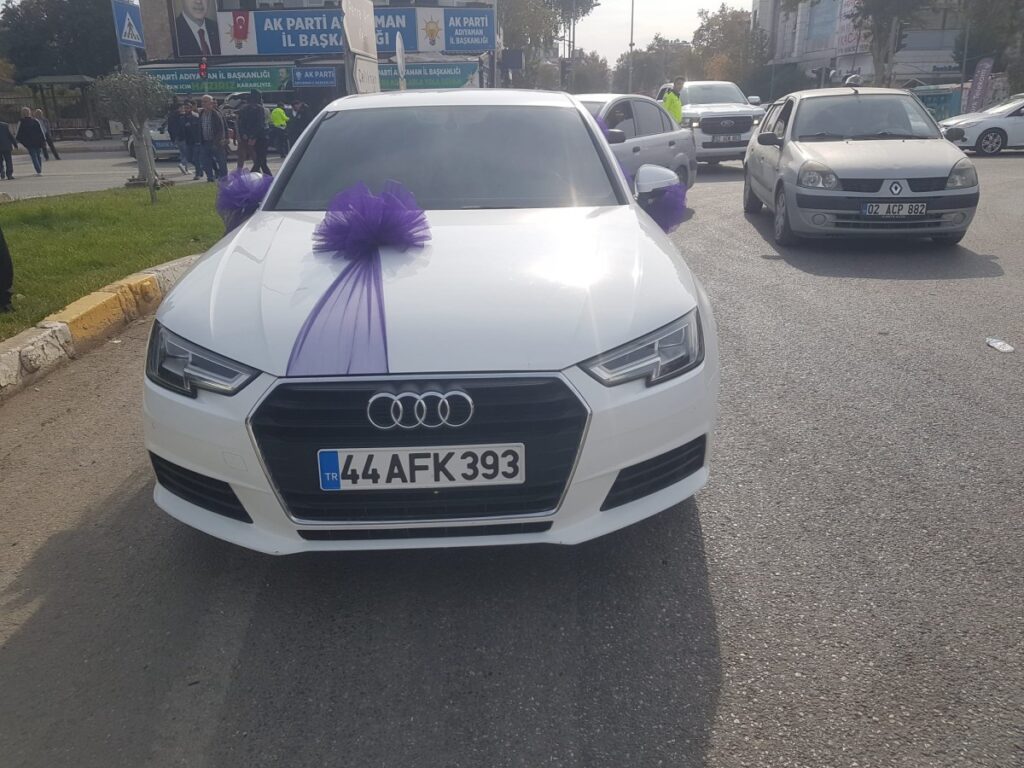 Adıyaman’da gelin arabası ile motosiklet çarpıştı: 1 kişi yaralandı