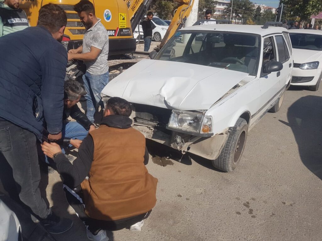 Adıyaman’da iki otomobil çarpıştı: 4 yaralı