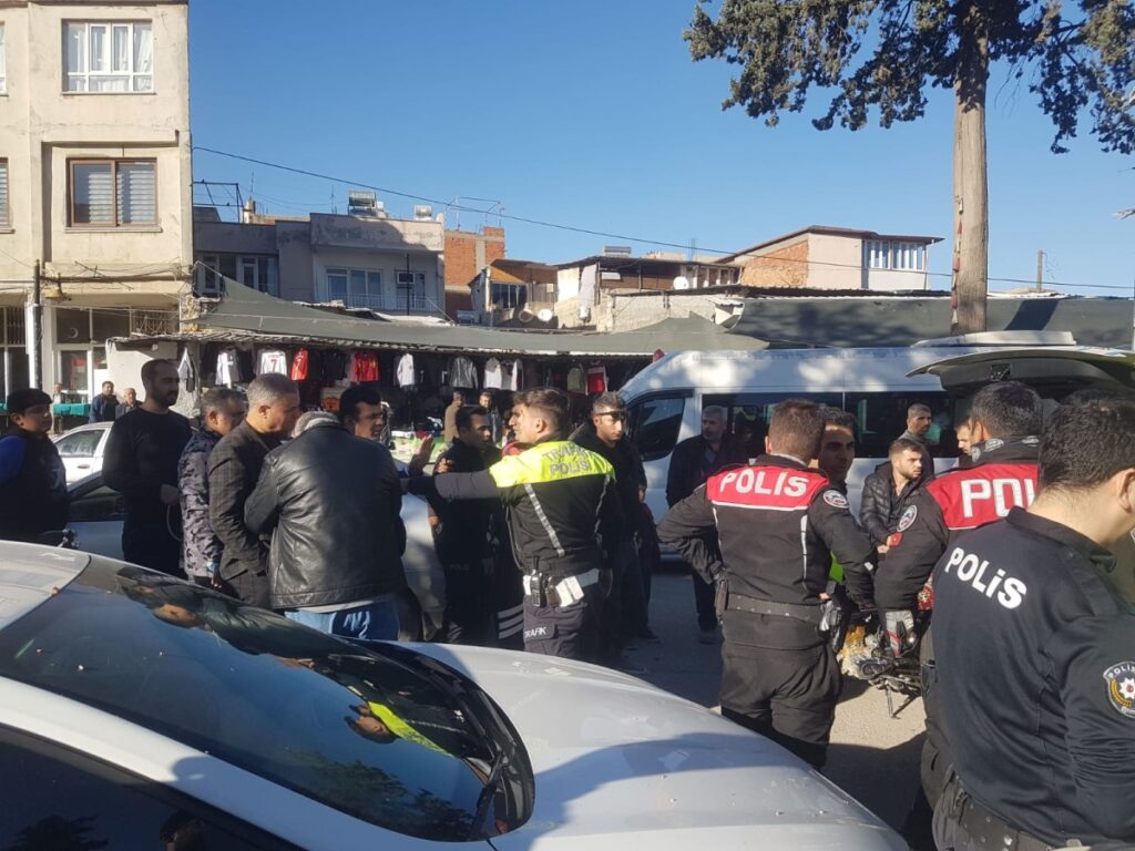 Adıyaman’da kask ve abart egzoz kontrolü sırasında sürücü direnişi