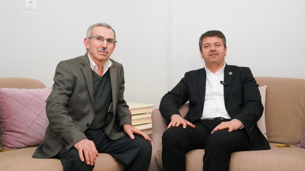 Belediye Başkanı Tutdere Öğretmenler Günü’nde öğretmenini ziyaret etti