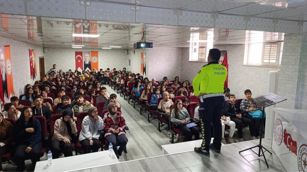 Gölbaşı Emniyet Müdürlüğü’nden öğrencilere trafik ve güvenlik eğitimi