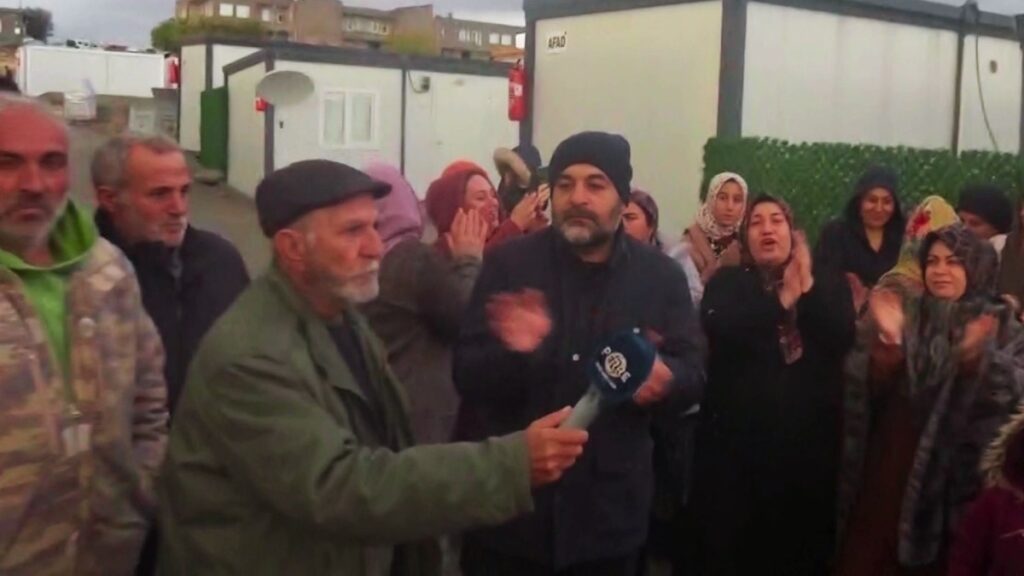 K13 Konteyner Kent sakinleri: ‘Depremde ölmedik, burada mı öldürmek istiyorsunuz?’
