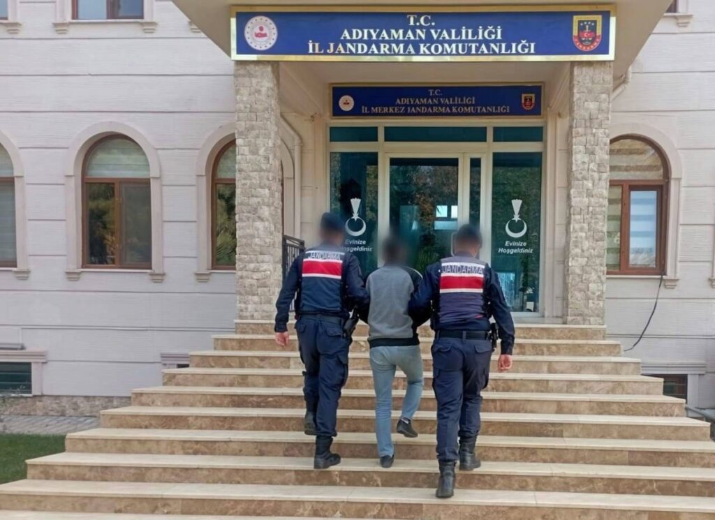 Narkotik suçlardan 15 yıl hapis cezası bulunan firari yakalandı