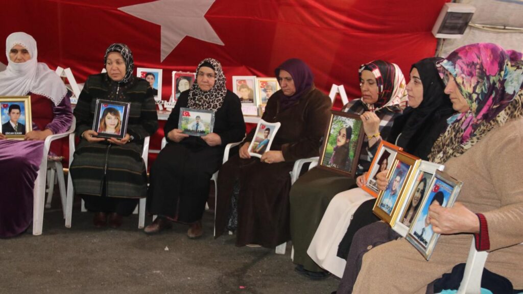 Diyarbakır annelerinin evlat nöbeti sürüyor