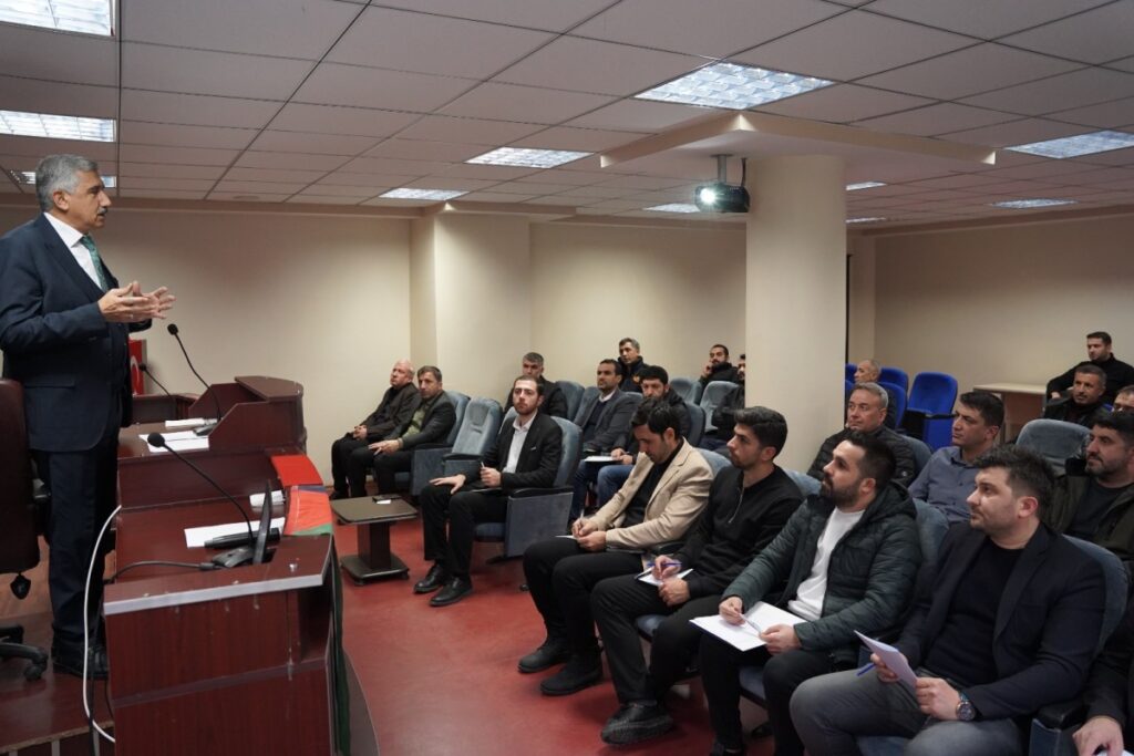 Kahta Belediyesi personeline ‘İhale Kanunu Konulu’ eğitim