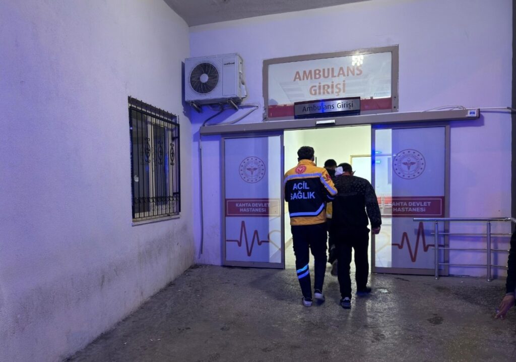 Kahta’da bıçaklı ve sopalı kavga: 2 yaralı