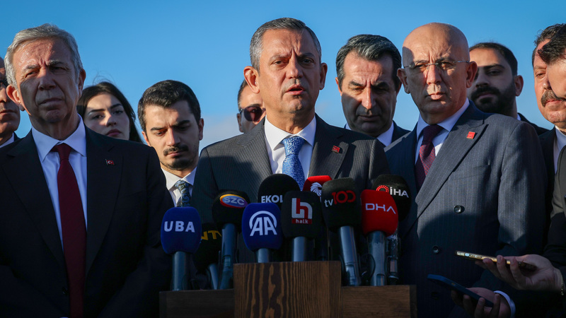 Özgür Özel’den sert çıkış: ‘Akbaba gibi yoksulun bütçesine çöktüler’