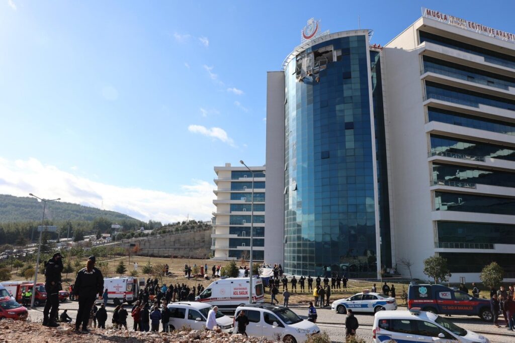 Sağlık Bakanı Memişoğlu: ‘Helikopter kazasıyla ilgili adli ve idari incelemeler sürüyor’