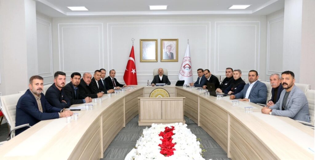 Vali Dr. Osman Varol, muhtarlarla buluştu: ‘En iyi hizmeti sunmak için çalışıyoruz’