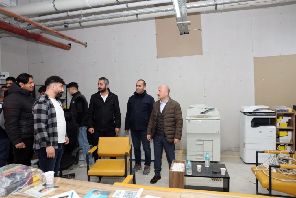 Vali Dr. Osman Varol, Ticaret Merkezi inşaatında incelemelerde bulundu