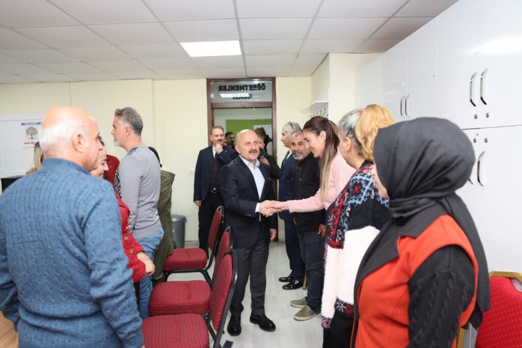 Vali Varol, Şehit Rıza Fırat İlk ve Ortaokulu Öğretmenleriyle buluştu