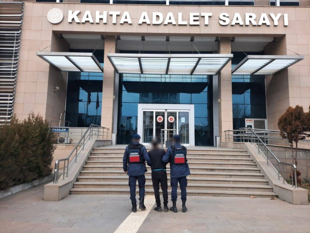 Adıyaman’da 15 yıl kesinleşmiş hapis cezası bulunan firari yakalandı