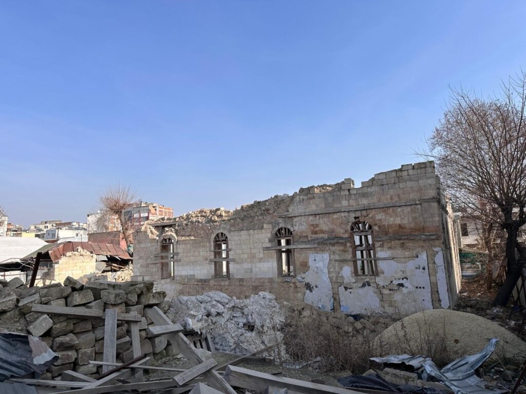 Adıyaman’da ibadethanelerin yeniden inşası: ‘Manevi mirasımız kaderine terk edildi’
